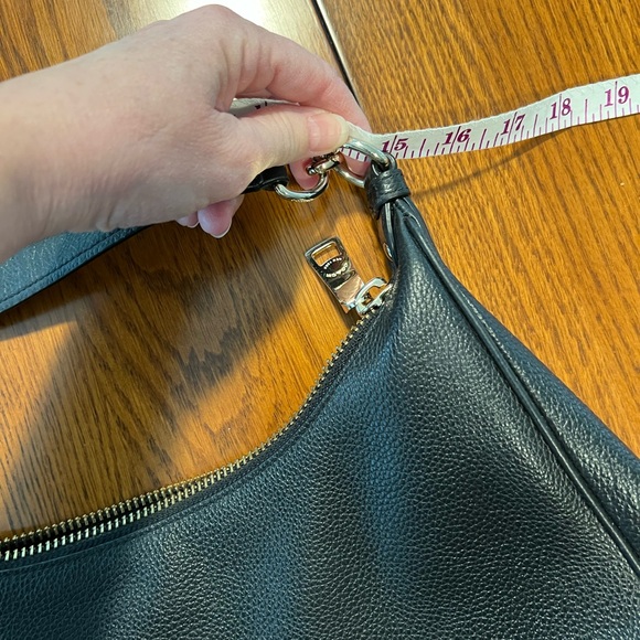 COACH Vintage Leather Shoulder Bag ** Smoke & Pet free home** - Picture 9 of 12